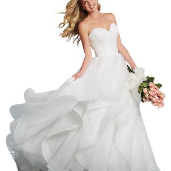 Alfred Angelo Wedding Dress - Picture 2 of 4